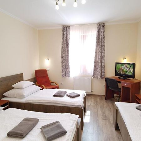 Kamilla Panzio Es Rendezvenyhaz Bed & Breakfast Balmazújváros Eksteriør bilde