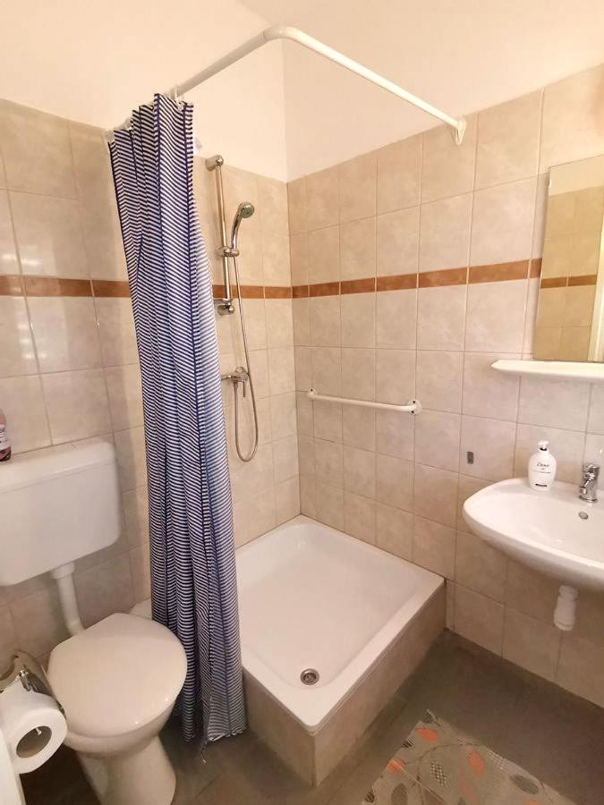 Kamilla Panzio Es Rendezvenyhaz Bed & Breakfast Balmazújváros Eksteriør bilde