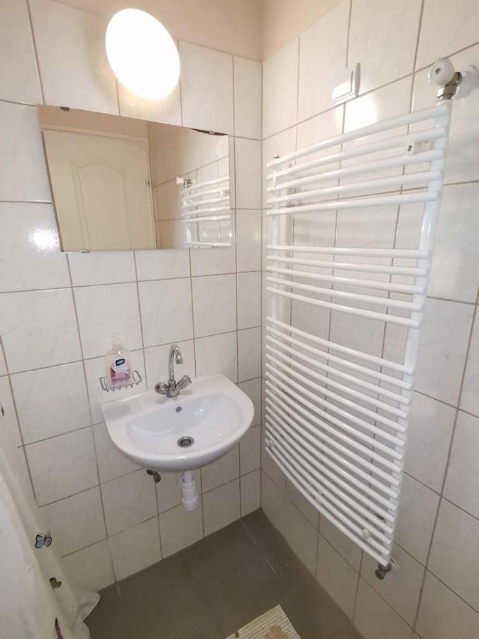 Kamilla Panzio Es Rendezvenyhaz Bed & Breakfast Balmazújváros Eksteriør bilde
