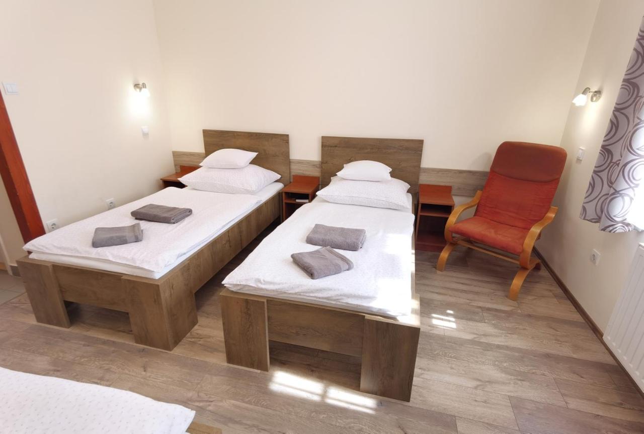 Kamilla Panzio Es Rendezvenyhaz Bed & Breakfast Balmazújváros Eksteriør bilde