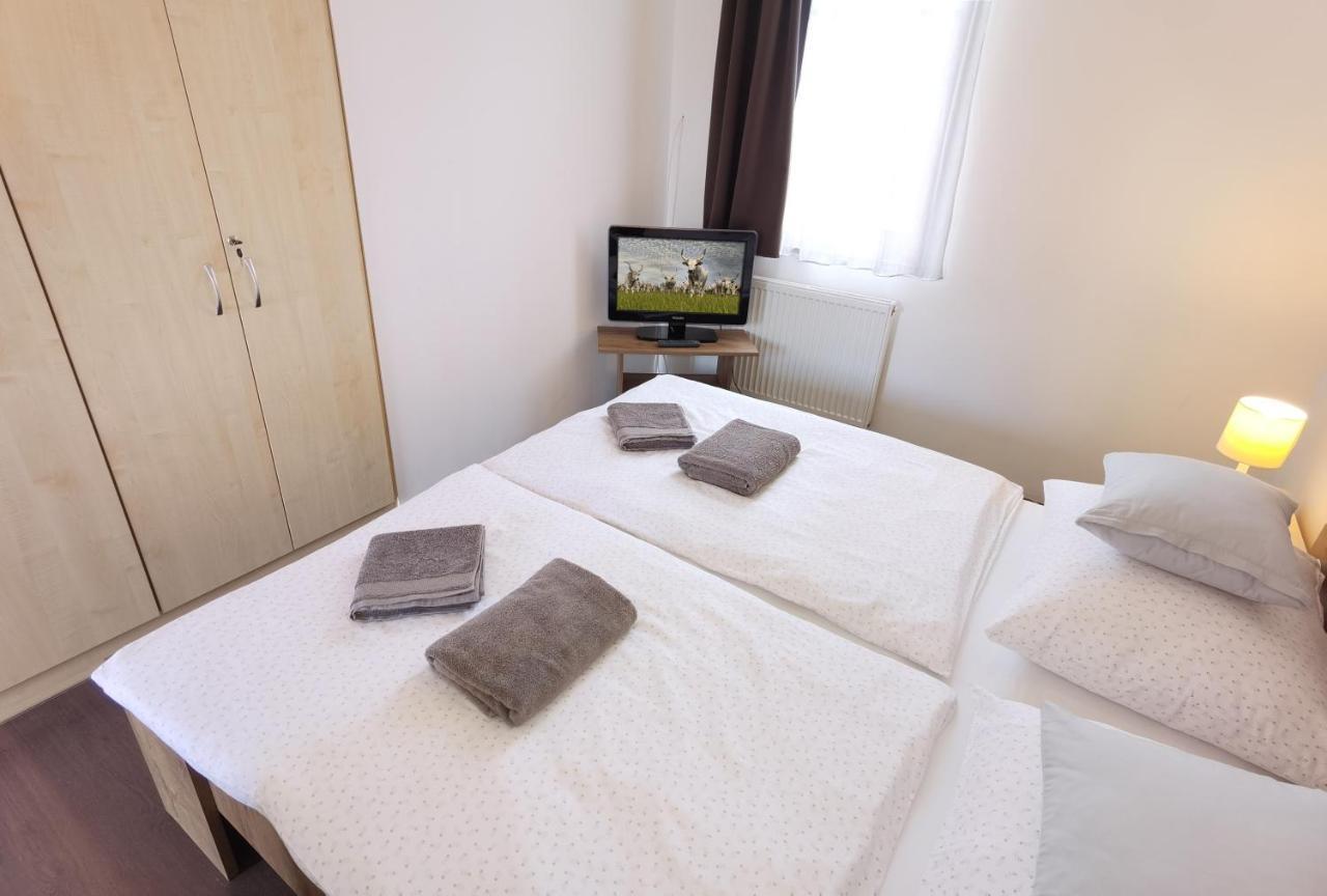 Kamilla Panzio Es Rendezvenyhaz Bed & Breakfast Balmazújváros Eksteriør bilde