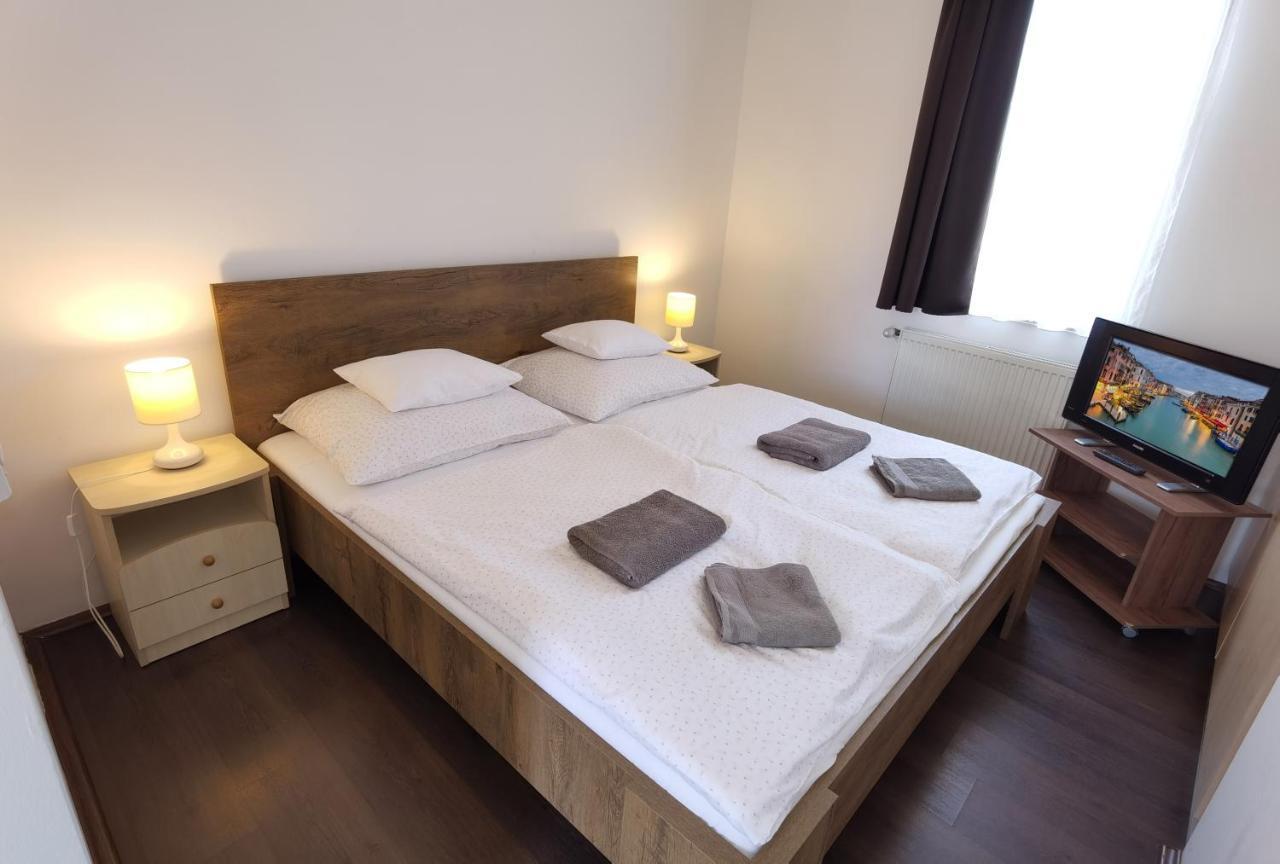 Kamilla Panzio Es Rendezvenyhaz Bed & Breakfast Balmazújváros Eksteriør bilde
